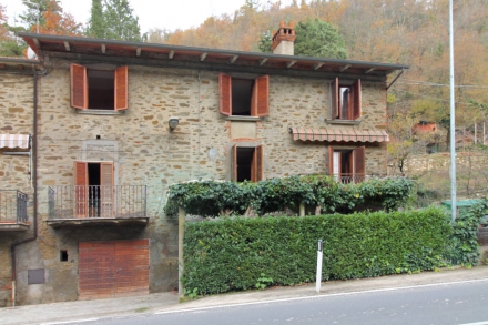 Terratetto in pietra con terreno